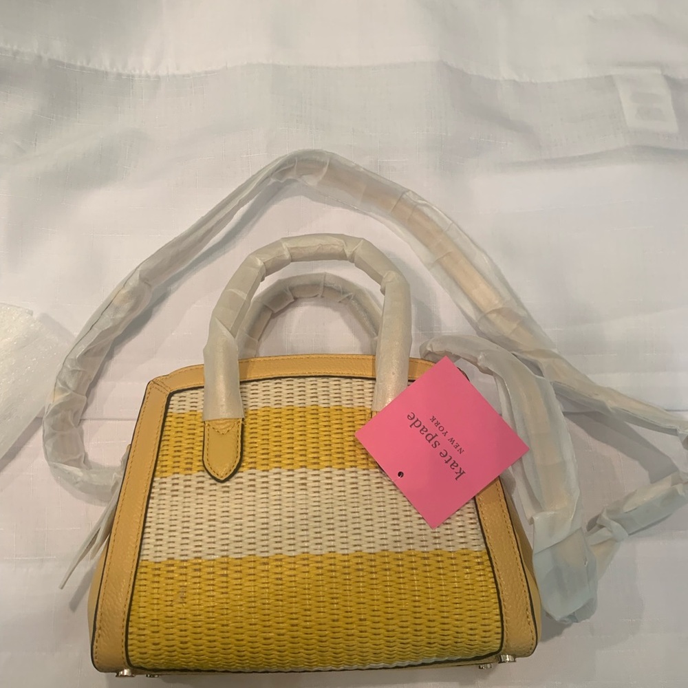 KATE SPADE PURSE. NEW! DUST BAG INCLUDED!